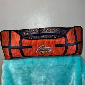 NWT Lakers pet bed